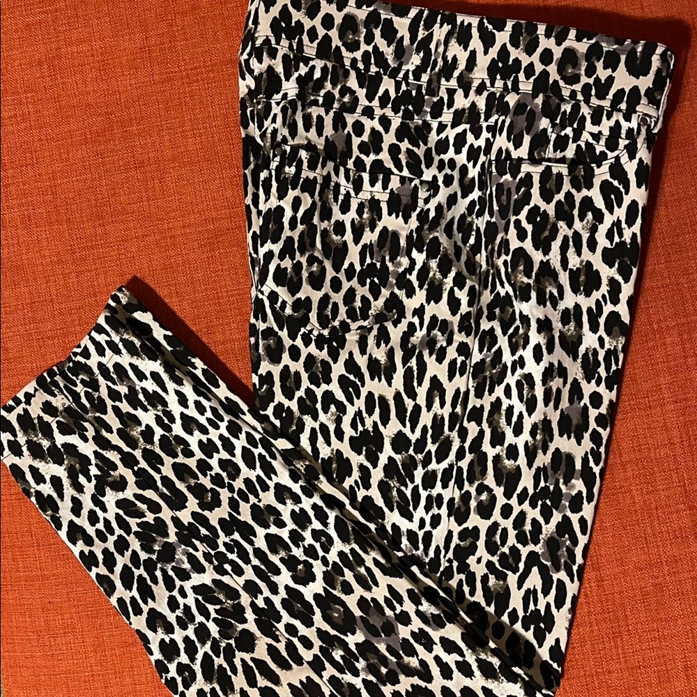 5 pocket stretch jeans. Beautiful leopard print